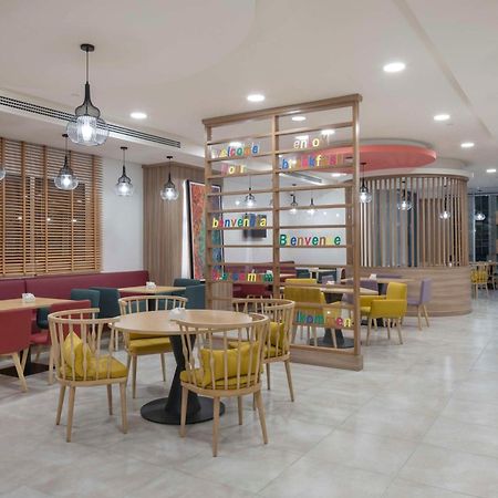 Отель Hampton By Hilton Doha Old Town Экстерьер фото