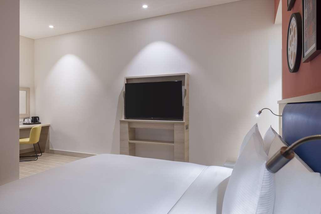 Отель Hampton By Hilton Doha Old Town Номер фото