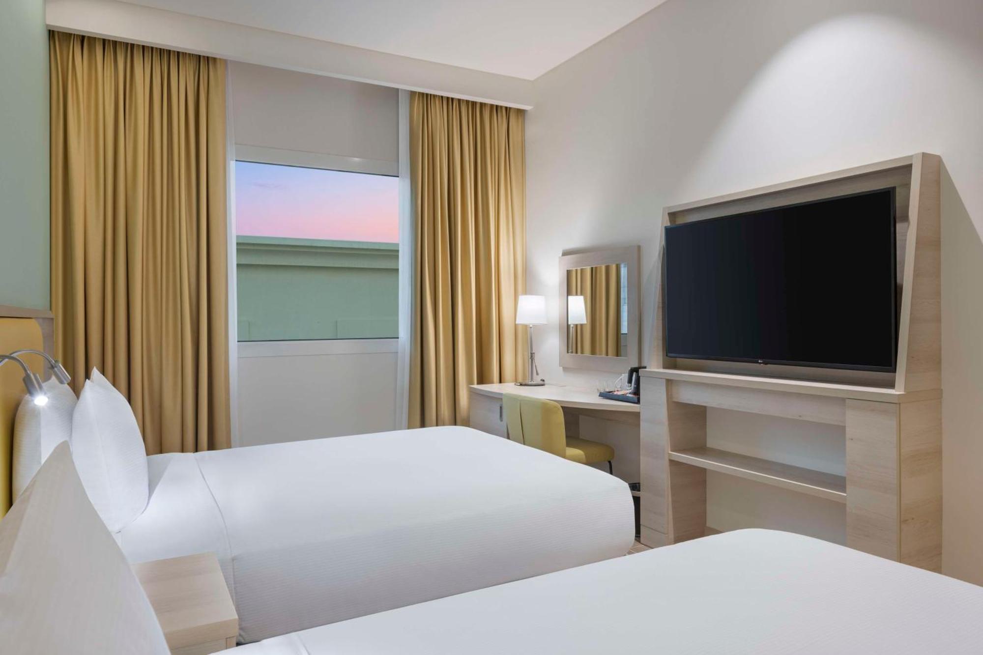 Отель Hampton By Hilton Doha Old Town Экстерьер фото