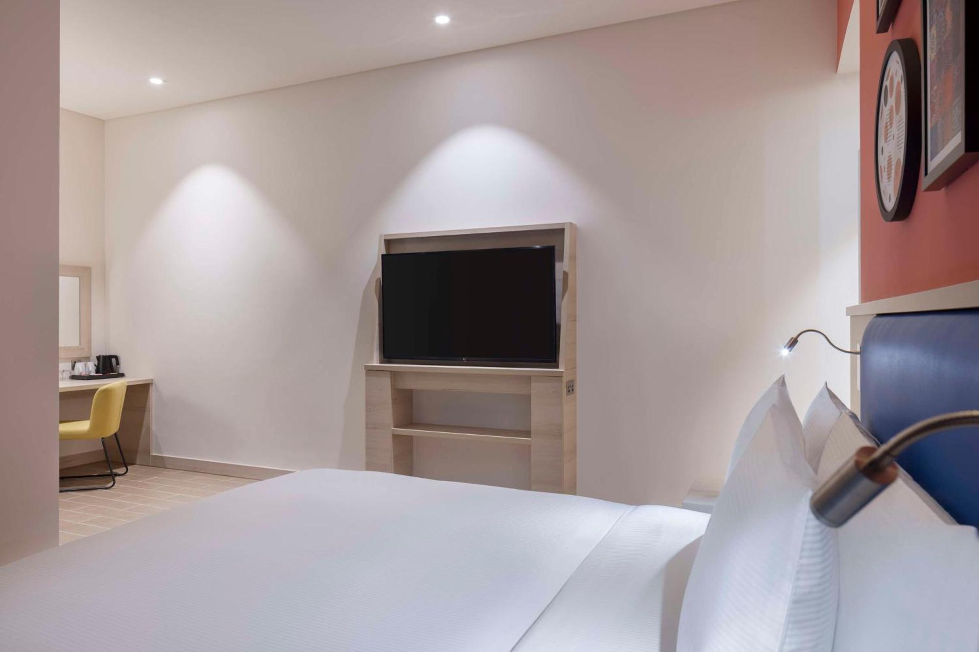 Отель Hampton By Hilton Doha Old Town Экстерьер фото