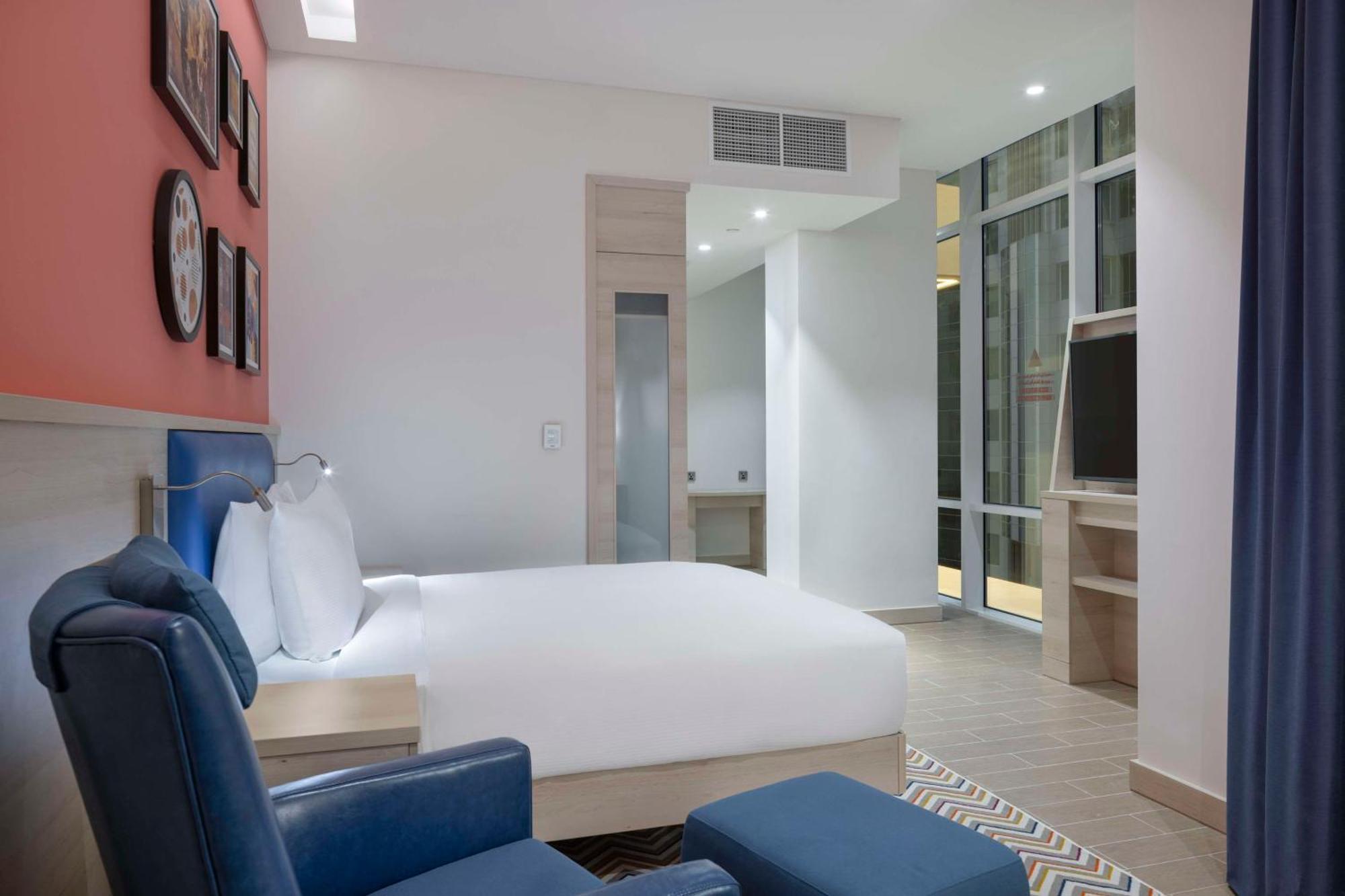 Отель Hampton By Hilton Doha Old Town Экстерьер фото