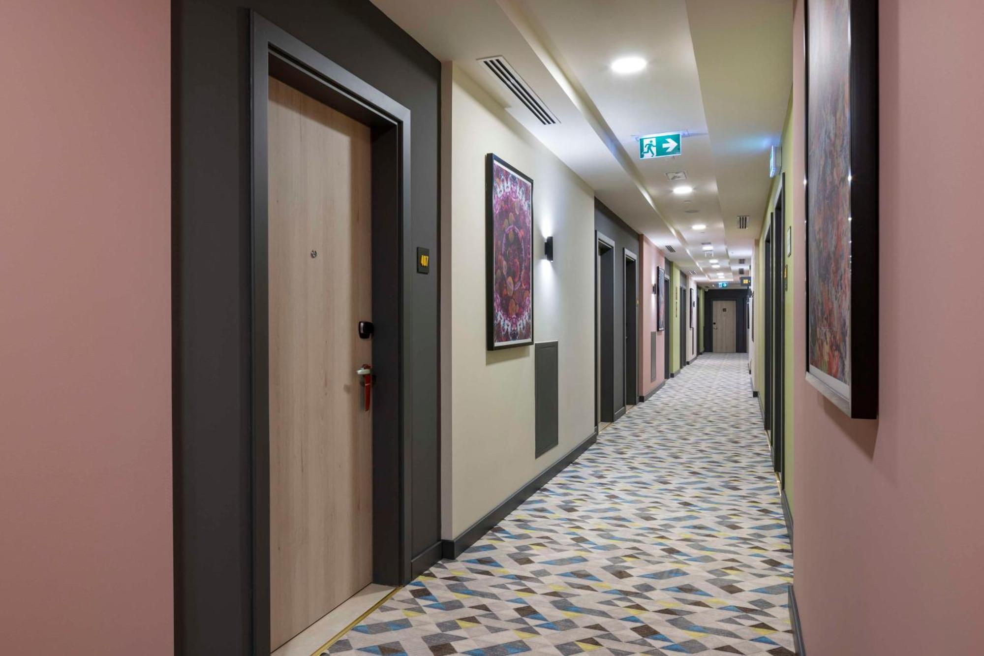 Отель Hampton By Hilton Doha Old Town Экстерьер фото