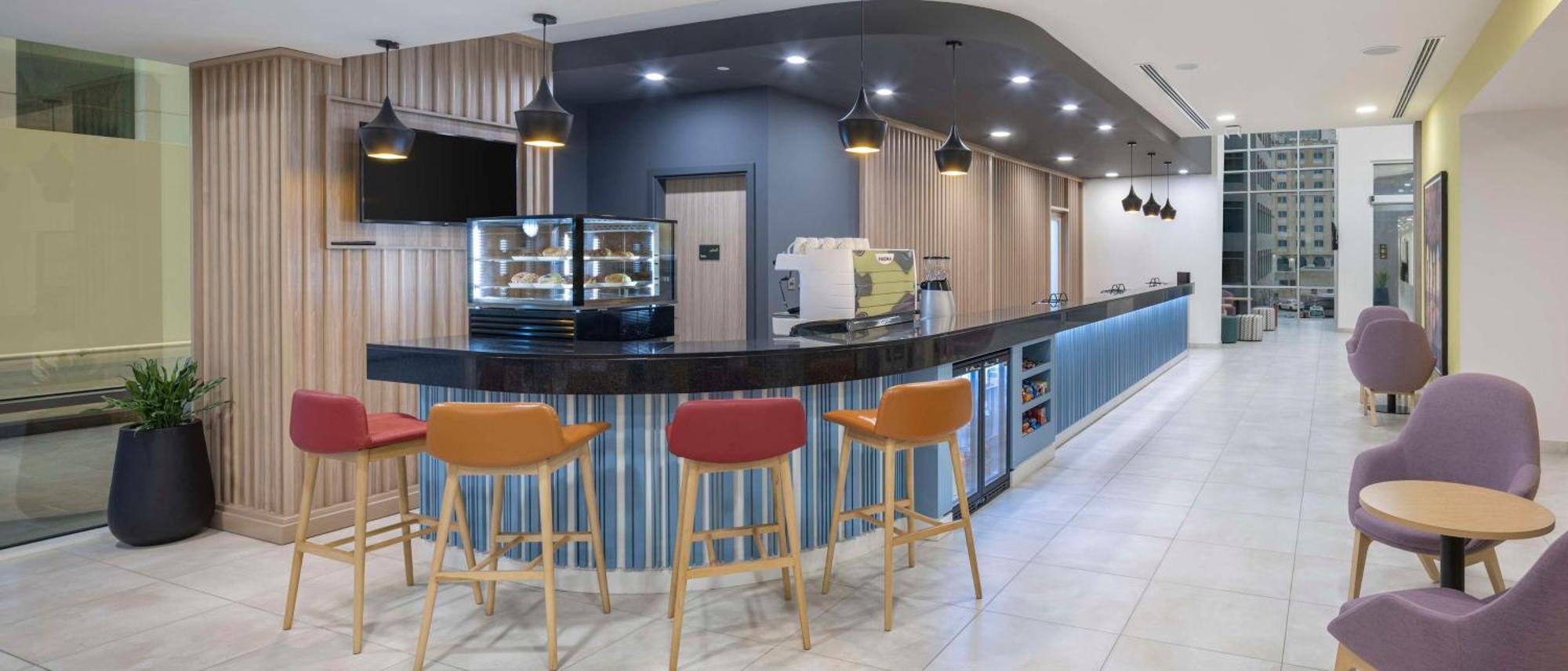 Отель Hampton By Hilton Doha Old Town Экстерьер фото